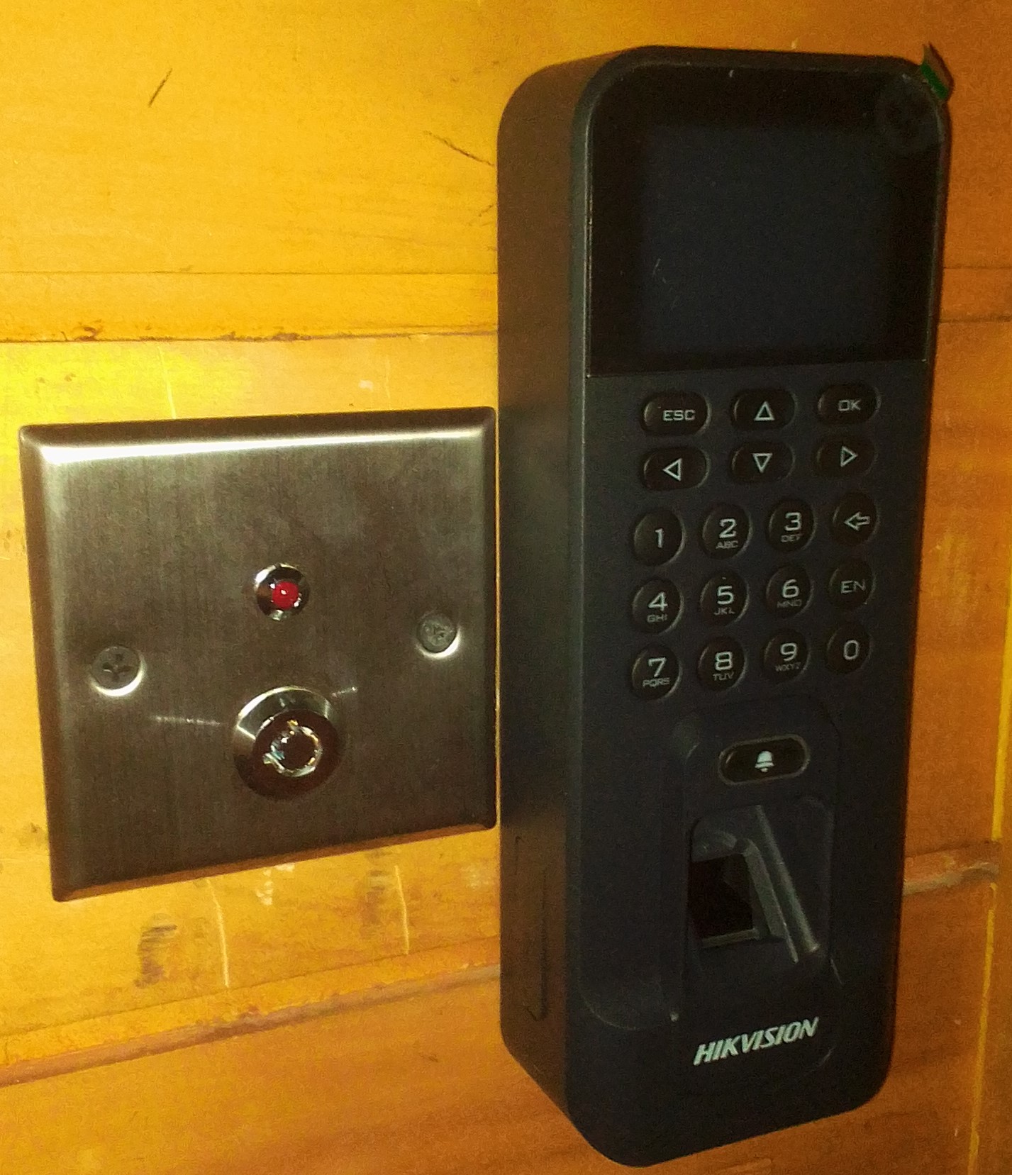 The common Hikvision fingerprint terminal, with card and password unlock options as well